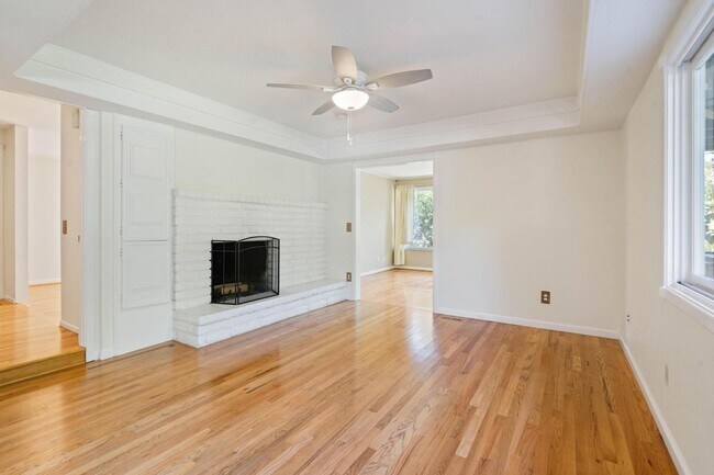 Building Photo - 13745 Cameo Ct