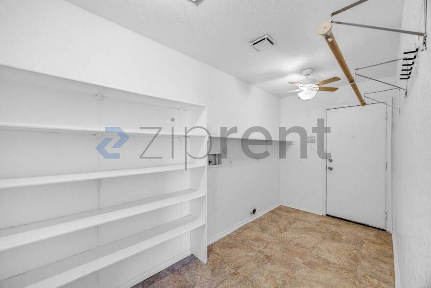 Building Photo - Unit