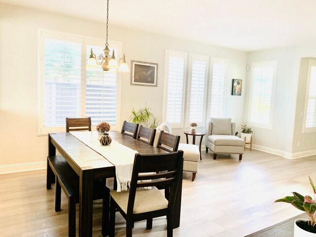 Building Photo - ***GORGEOUS 4BD/2.5BA HOUSE AVAILABLE IN O...