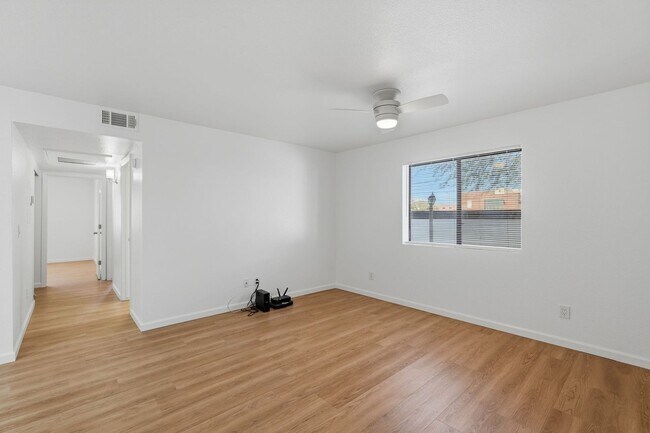 Building Photo - 317 N Vine Ave