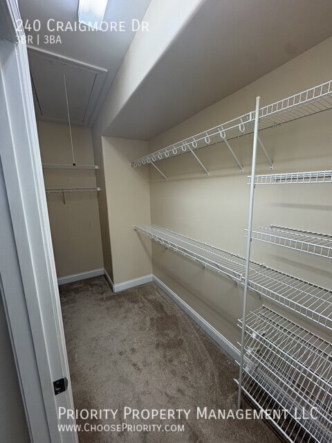 Building Photo - 240 Craigmore Dr