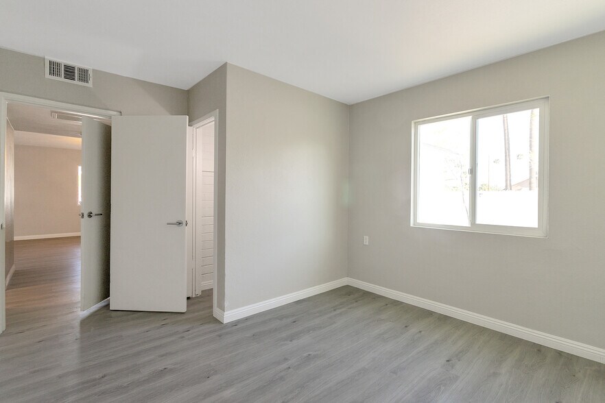Building Photo - 2036 N 17th Pl