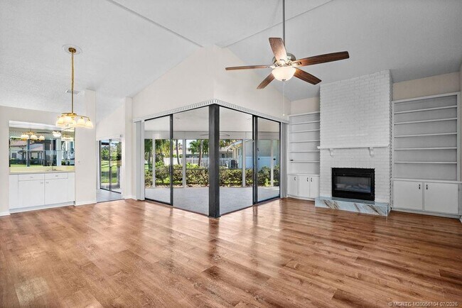 Building Photo - 2386 SW Creekside Dr