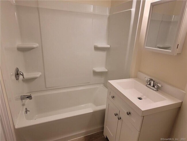 Building Photo - 128 East Ave