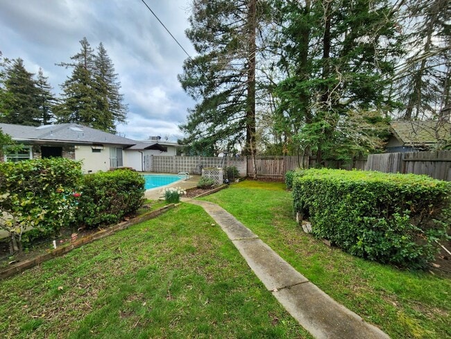 Building Photo - Move In Special: Central Roseville, Pool, Gardner Single Story Large Yard,  3 bedrooms, 2 baths, ...