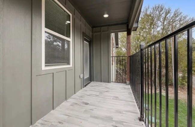 Building Photo - 5612 Black Pine Cir