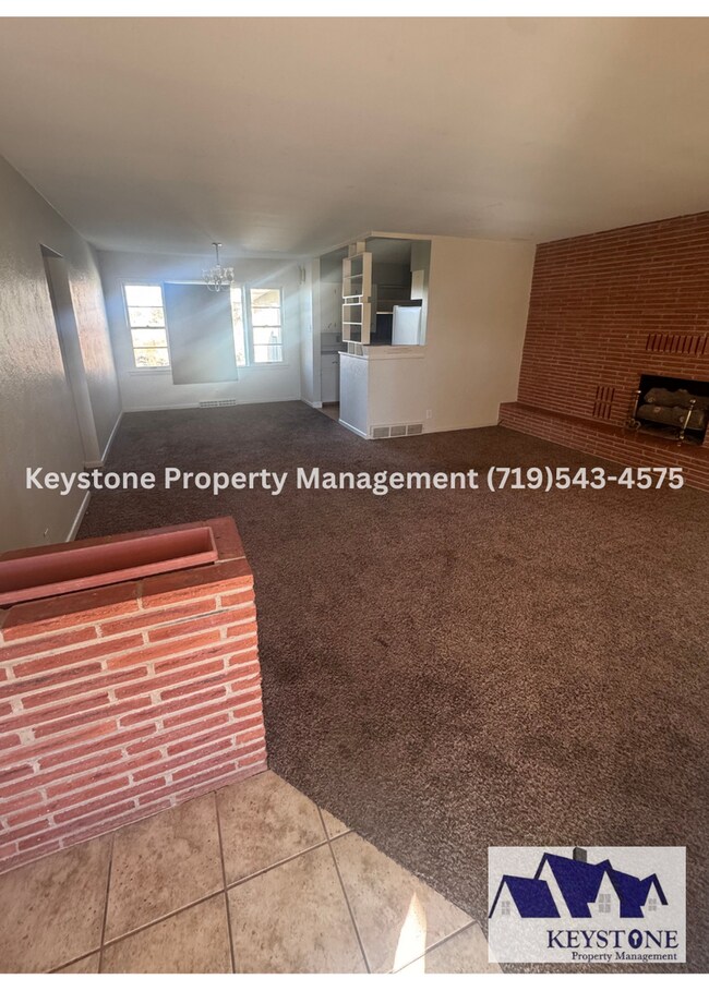 Building Photo - St. Charles Mesa! Spacious 4 Bedroom/1.5 B...