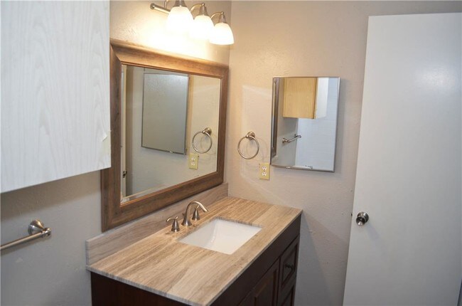 Building Photo - 4634 Country Creek Dr