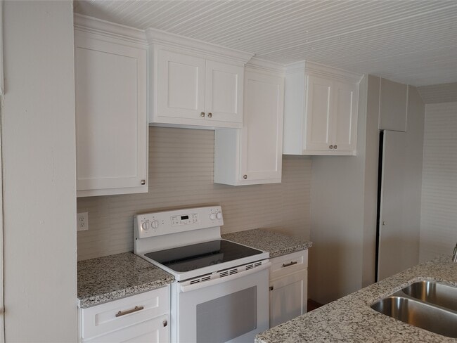 Building Photo - 3425 Southmore Blvd