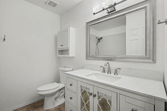 Building Photo - 2720 Northridge Dr