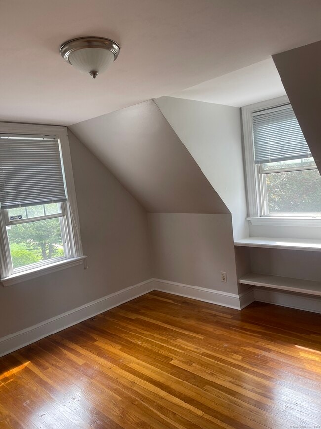 Building Photo - 340 Fort Hale Rd