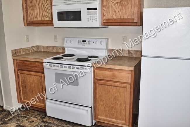 Building Photo - 1037 W Pine Ave