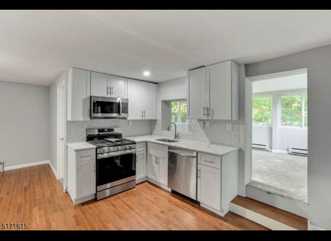 Building Photo - 34 Oak St