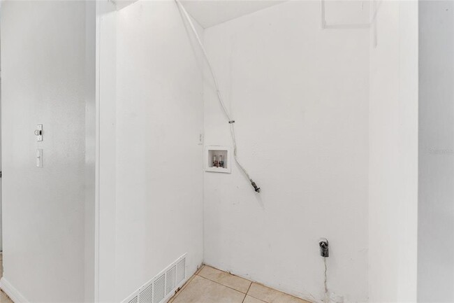 Building Photo - 4505 SE 12th Pl
