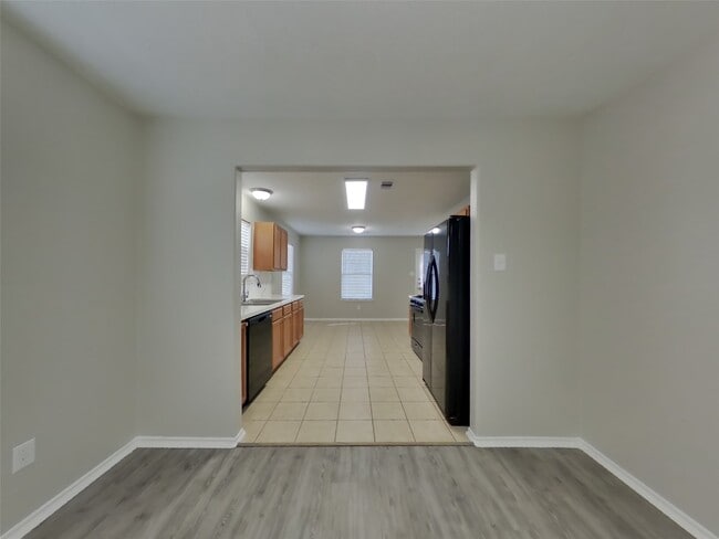 Building Photo - 7215 Lazy Summer Ct