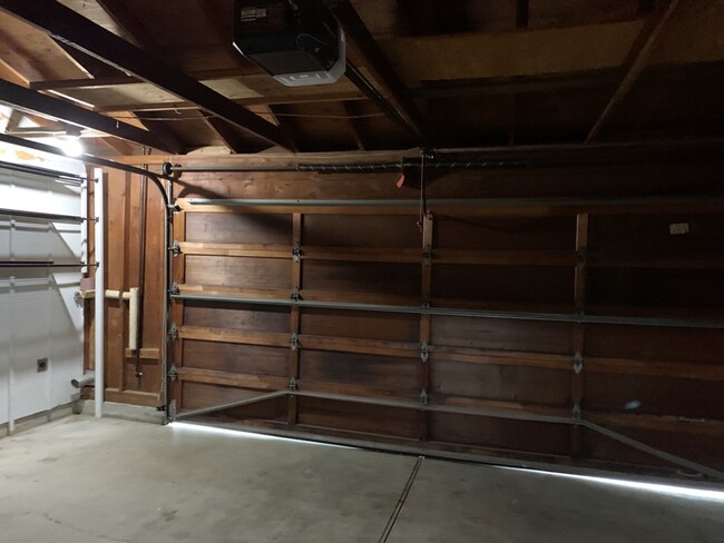 Building Photo - 3 Bed 2 Bath House~ Kenton Neighborhood~ Large Trees plus  W/D Hook Ups!