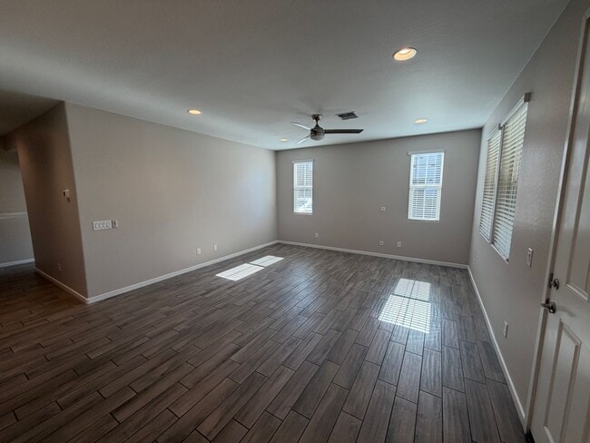 Building Photo - Unique opportunity! Rent a NEWER home in Tempe!! This home features 4 bedrooms & 3.5 baths with 2...