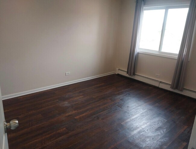 Building Photo - 629 W 65th St