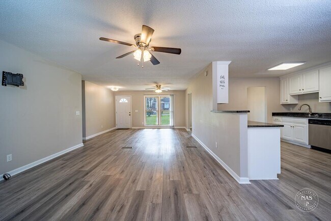 Building Photo - 2802 Evans Dr