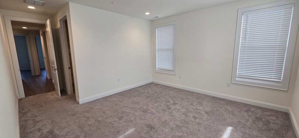 Building Photo - 1722 Old Brick Rd