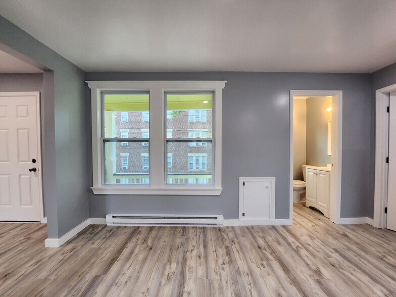 Dining area. - 301 Broad St