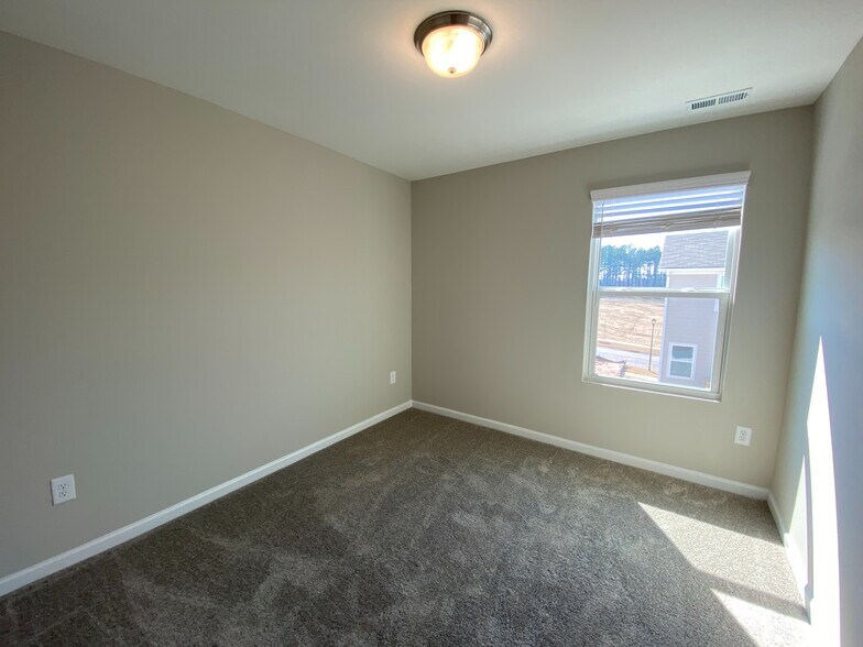 Building Photo - Room in Townhome on Adobe Pl