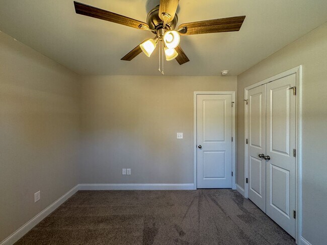 Building Photo - Beautiful 4 Bed 3 Bath Home with Easy Access to I-295