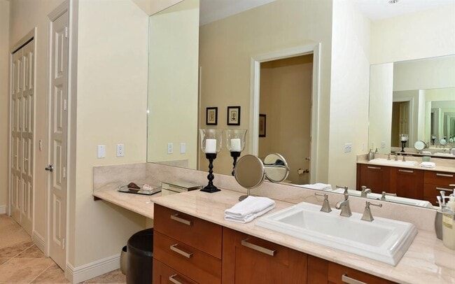 Building Photo - 1080 Seagrove Ln