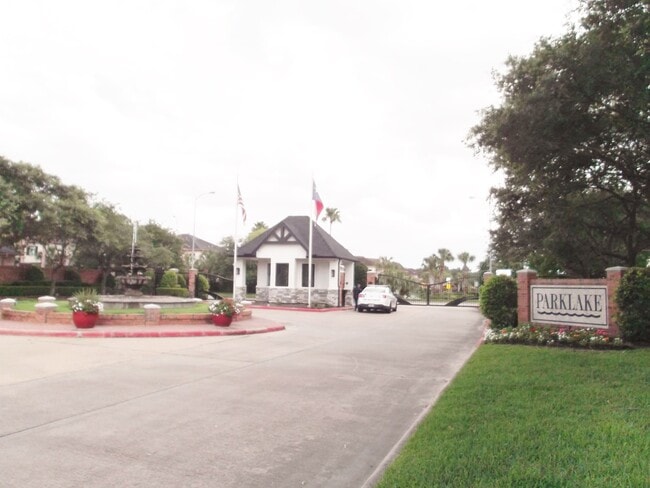 Building Photo - 1722 Parklake Village Dr