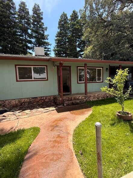Building Photo - 2893 Reservoir Ln