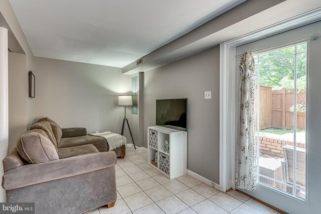 Building Photo - 912 Green St