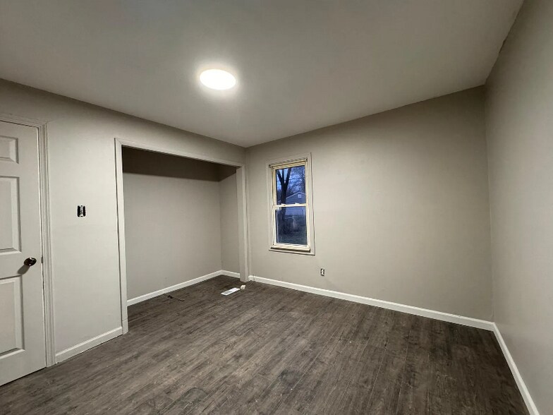 Building Photo - 1805 E Evelyn Ave