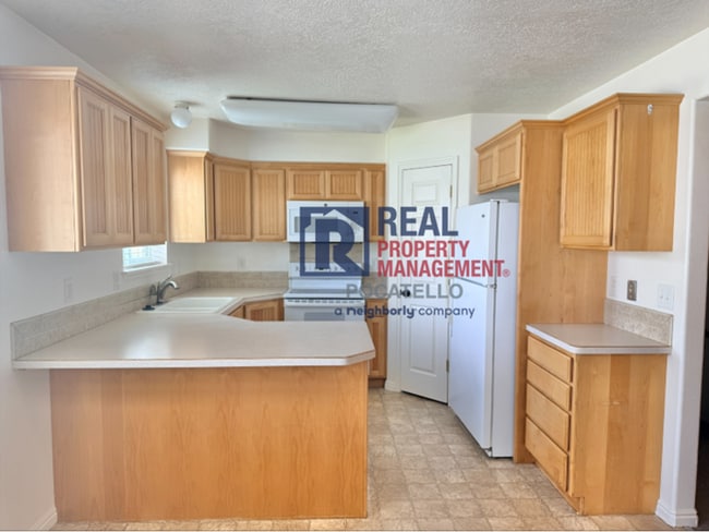Building Photo - 1586 Dustin Cir