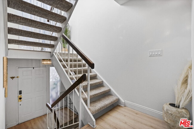 Building Photo - 5245 Coldwater Canyon Ave