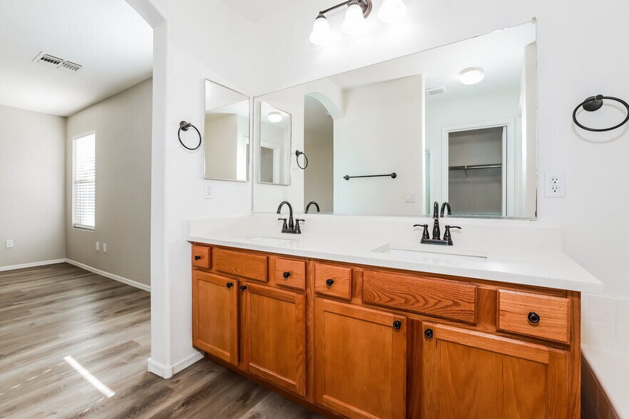 Building Photo - 3171 W Dancer Ln