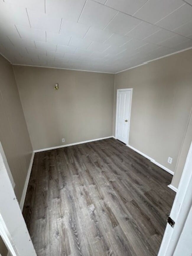 Building Photo - 102 2nd Ave NW