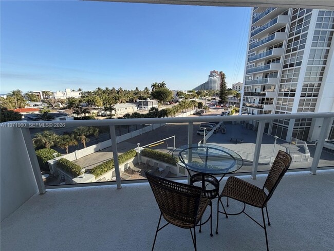 Building Photo - 2715 N Ocean Blvd