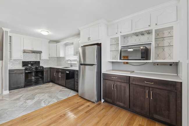 Building Photo - 16805 Hilltop Ave