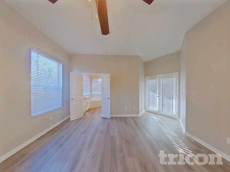 Building Photo - 347 Golf Course Pkwy