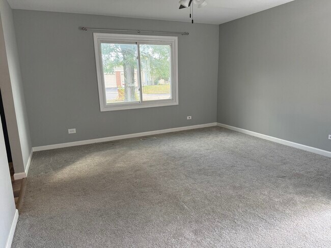 Building Photo - 1742 Amherst Cir