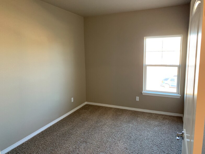 Building Photo - 3021 Upland Dr