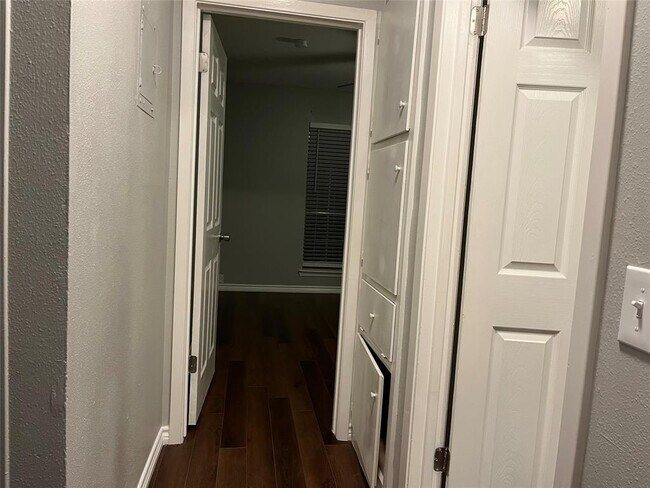 Building Photo - 1619 Cripple Creek Dr