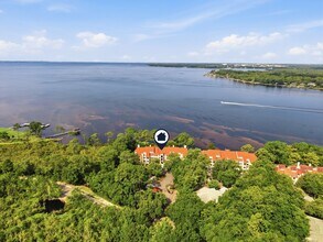Building Photo - Waterfront Condo in Bluewater Bay!