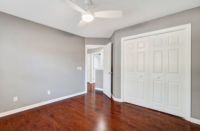 Building Photo - Richmond Hill Beauty: 4-Bedroom Home with Stunning Lagoon Views!