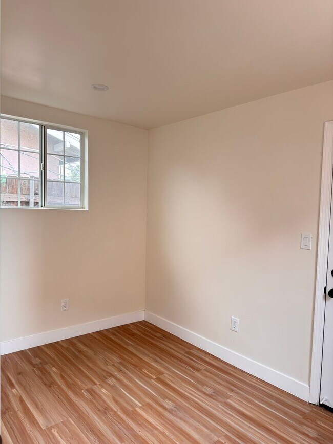 Building Photo - 1060 McFarland Ave