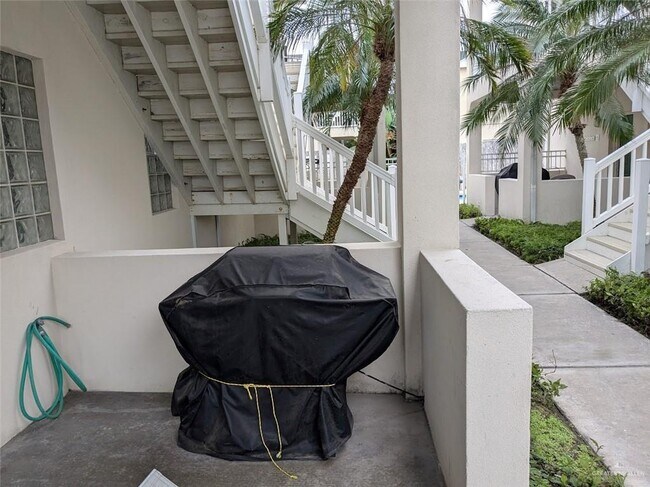 Building Photo - 16 W Retama St