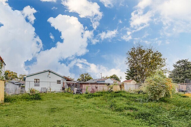 Building Photo - 8505 Denby St