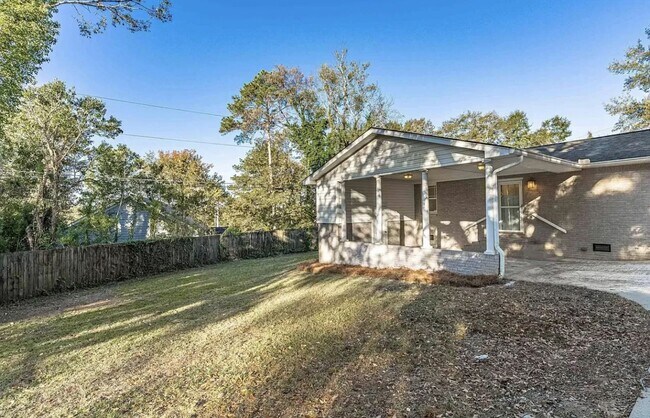 Building Photo - Located in the heart of Downtown Columbia with close proximity to the Broad River