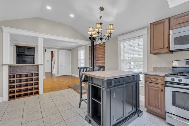 Building Photo - 2 Bellevue Ave