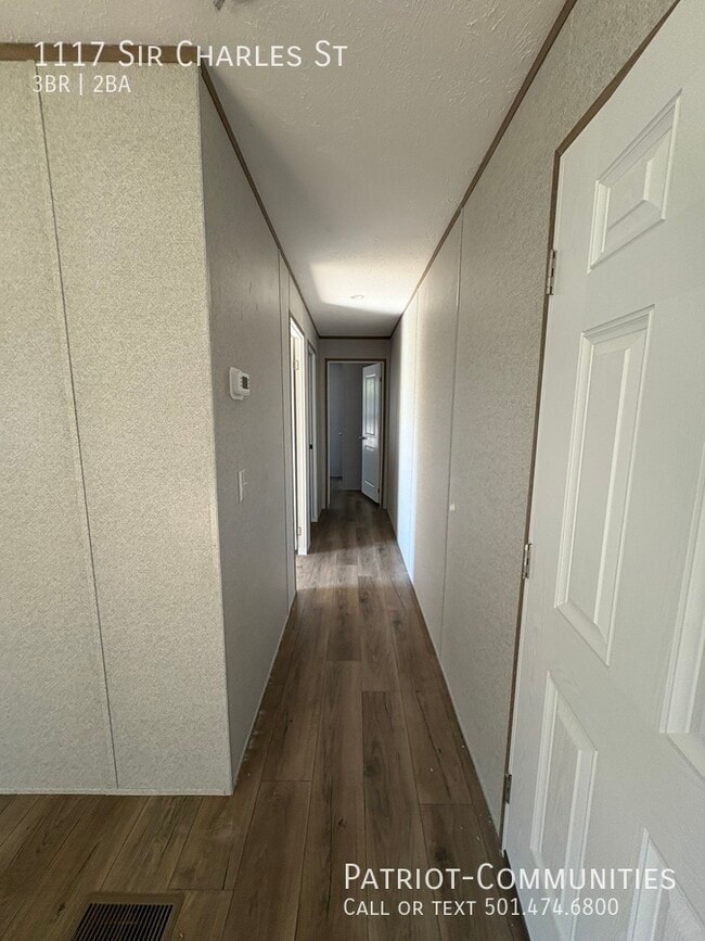 Building Photo - 1117 Sir Charles St